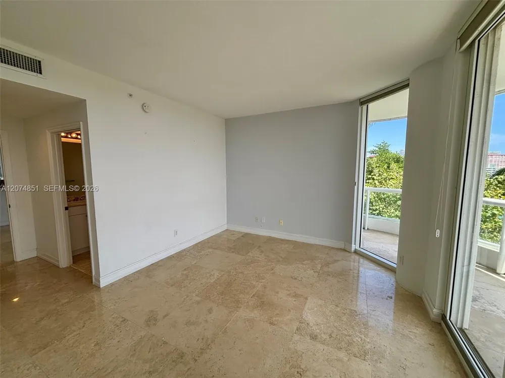21050 Point Pl #604 Aventura, FL 33180