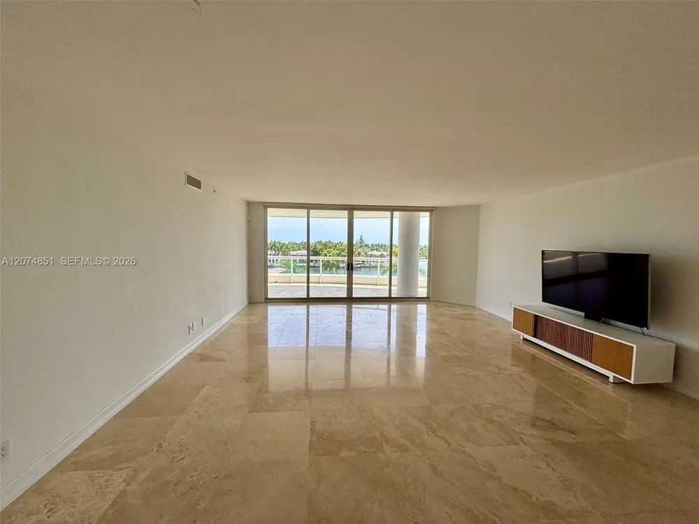 21050 Point Pl #604 Aventura, FL 33180