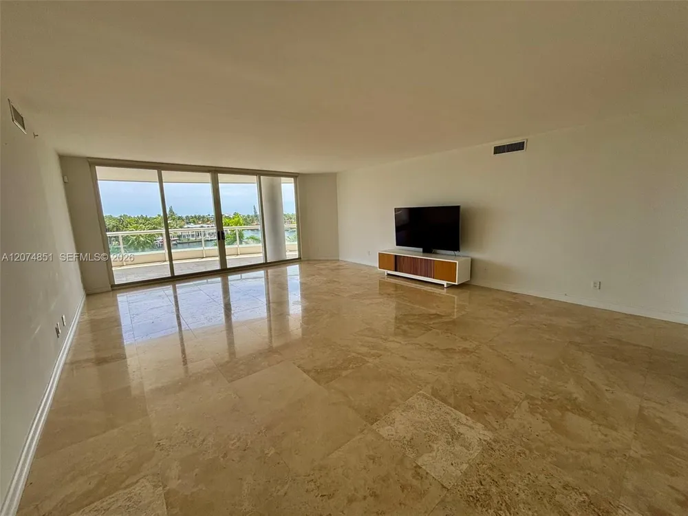 21050 Point Pl #604 Aventura, FL 33180
