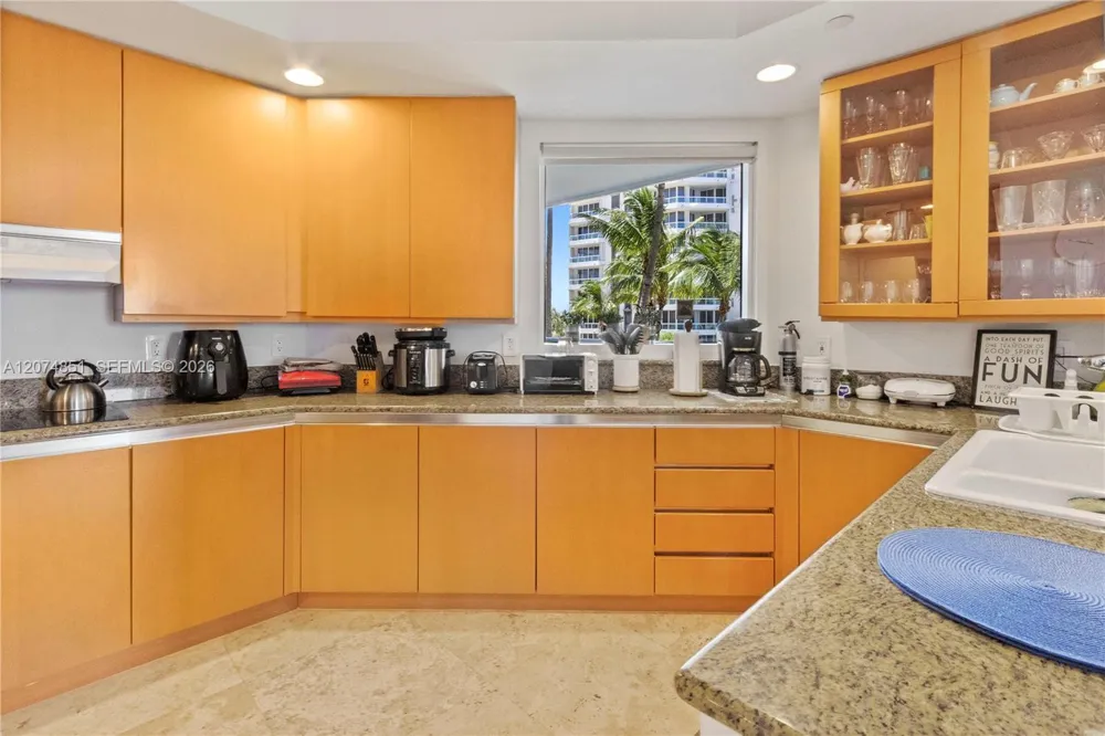 21050 Point Pl #604 Aventura, FL 33180