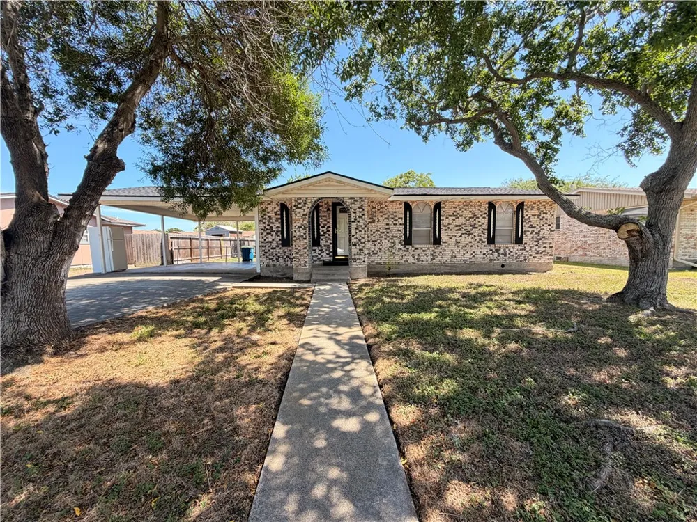 1018 Northcliff Drive Portland, TX 78374