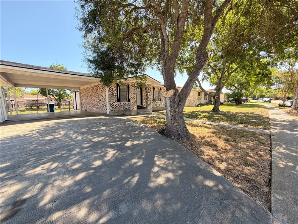 1018 Northcliff Drive Portland, TX 78374