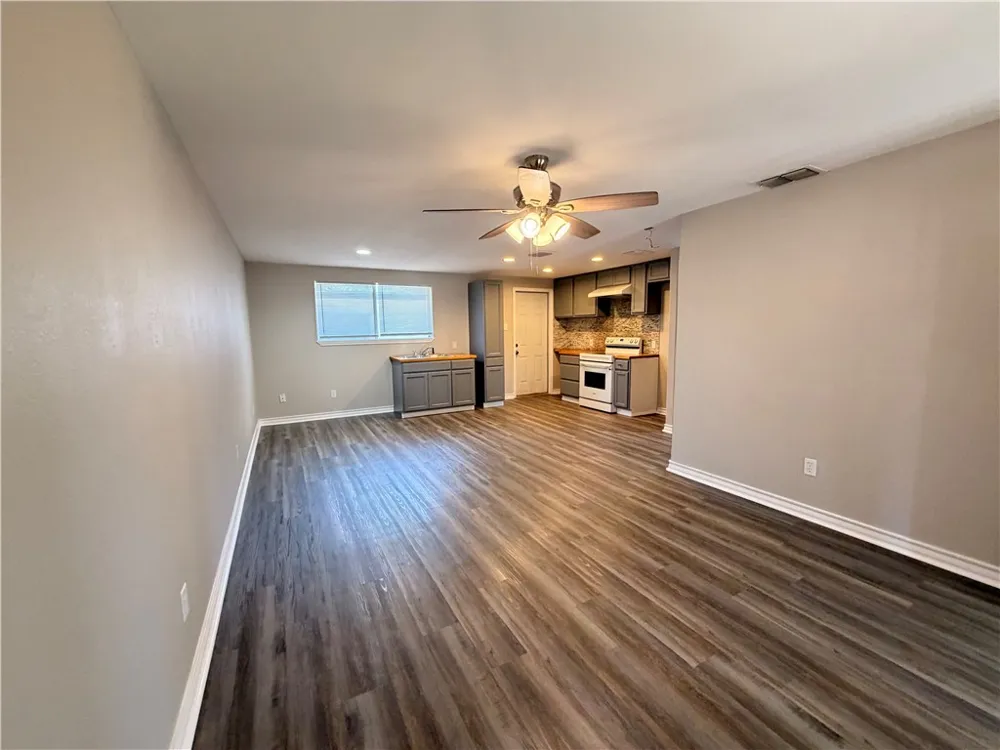1018 Northcliff Drive Portland, TX 78374