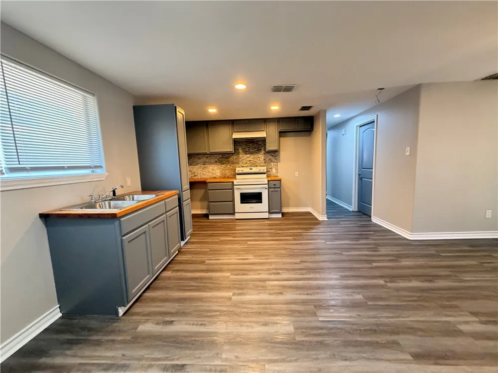 1018 Northcliff Drive Portland, TX 78374