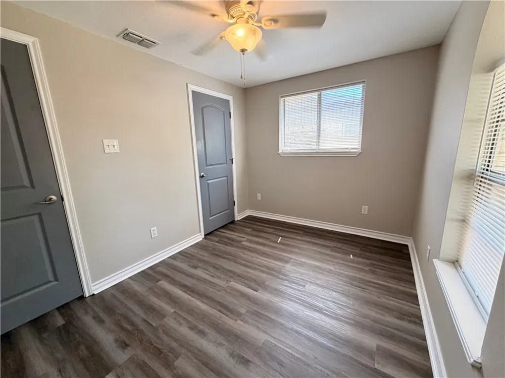 1018 Northcliff Drive Portland, TX 78374