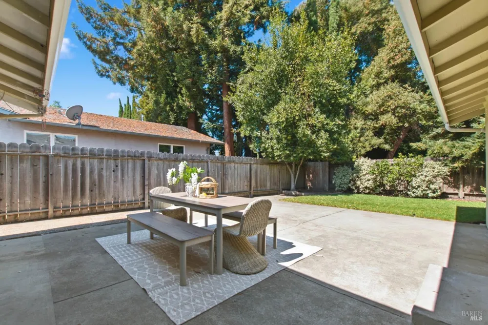 1889 Lindo Street Benicia, CA 94510