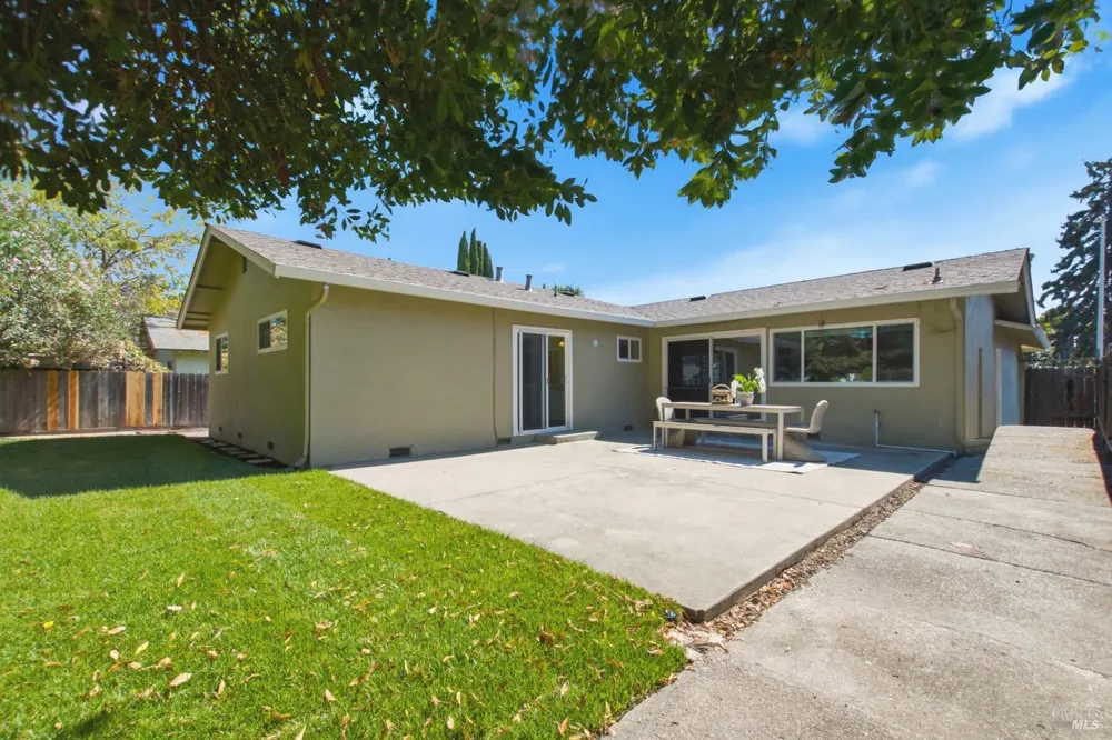 1889 Lindo Street Benicia, CA 94510
