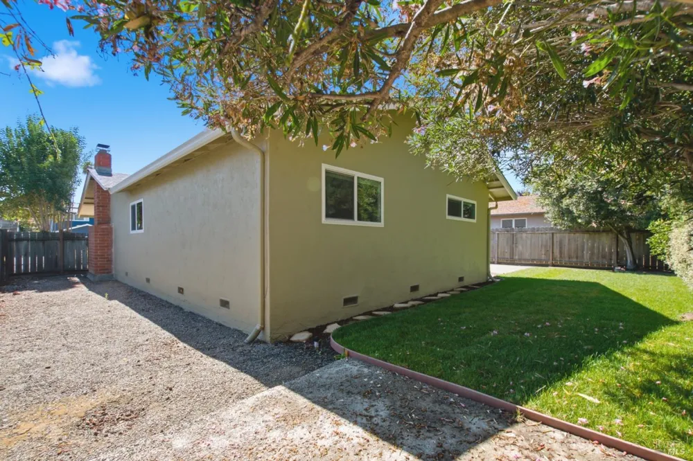 1889 Lindo Street Benicia, CA 94510