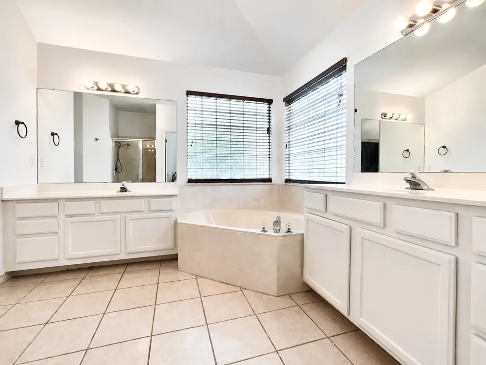 9412 Lightwood Cove Austin, TX 78748
