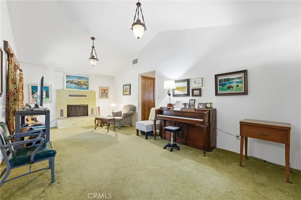 1749 West La Habra Heights, CA 90631
