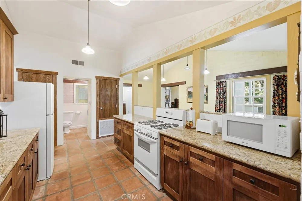 1749 West La Habra Heights, CA 90631
