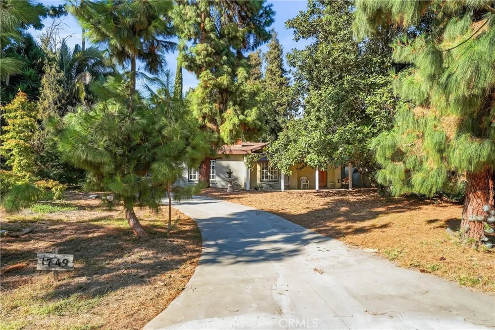 1749 West La Habra Heights, CA 90631