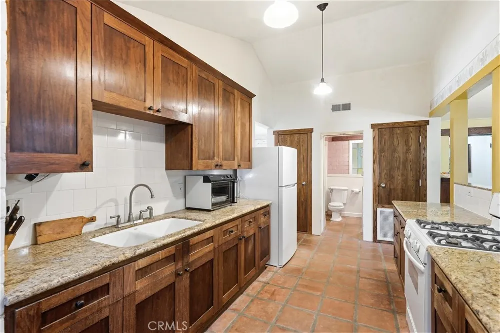 1749 West La Habra Heights, CA 90631