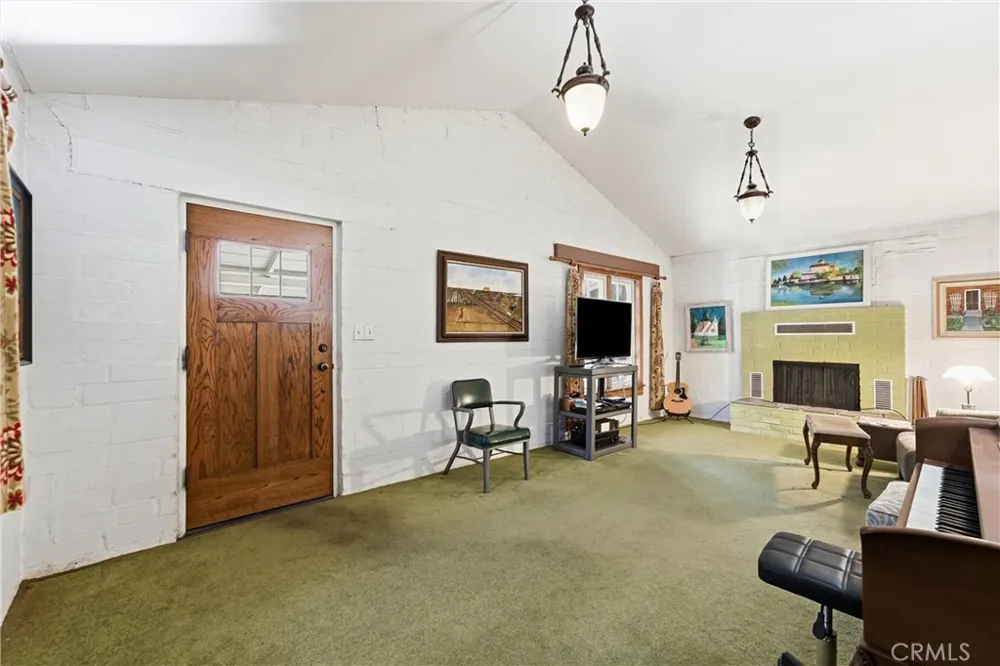 1749 West La Habra Heights, CA 90631