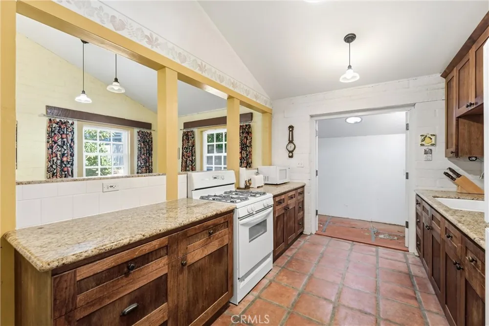 1749 West La Habra Heights, CA 90631