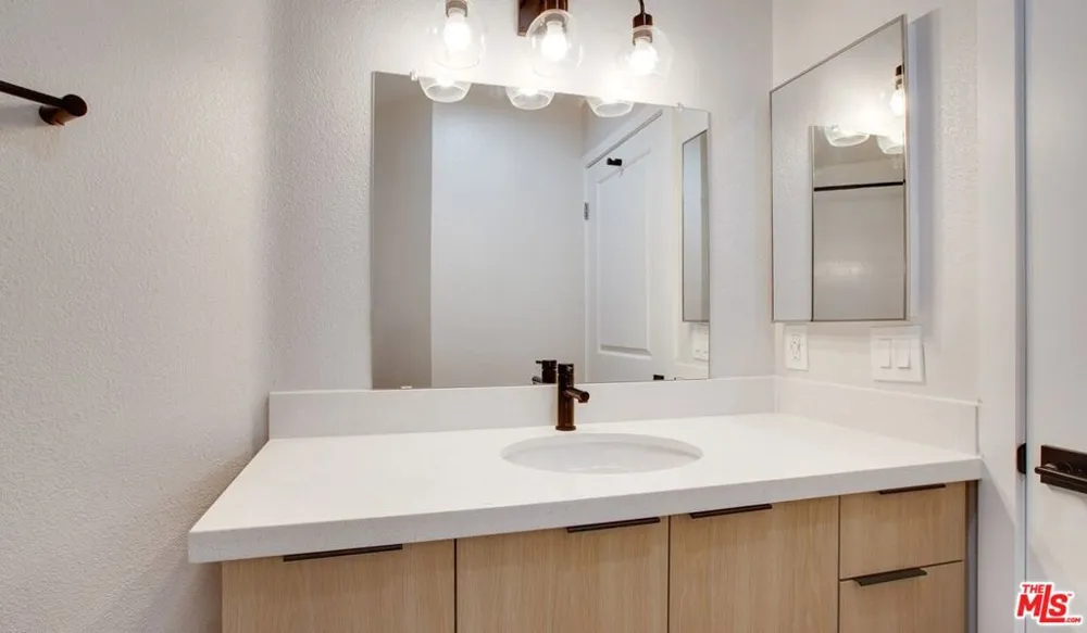 7660 Beverly Boulevard #115 Los Angeles, CA 90036