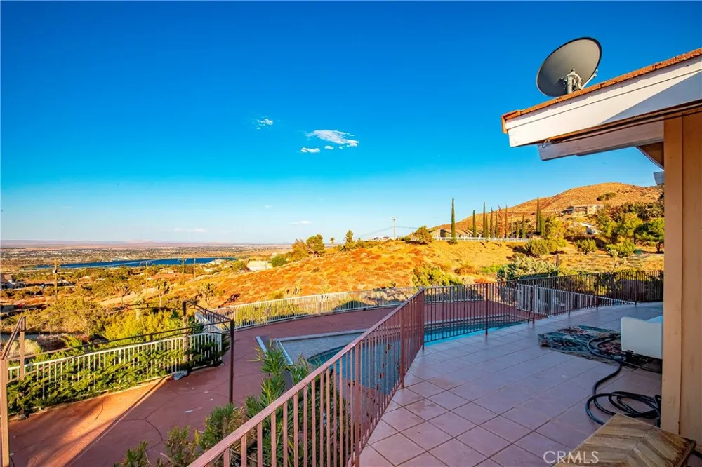 1032 W Avenue S14 Palmdale, CA 93551