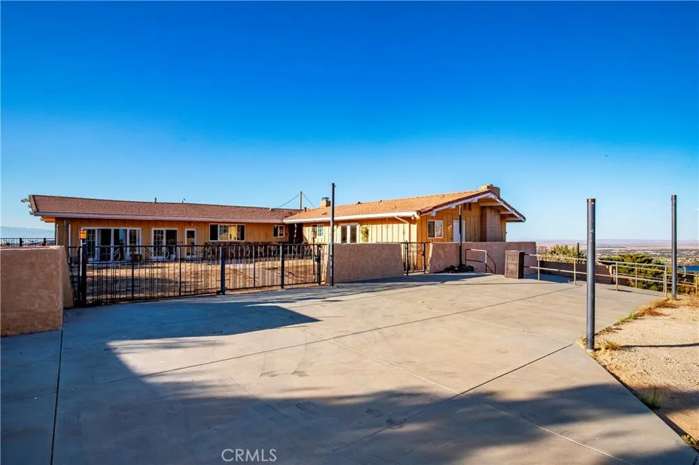 1032 W Avenue S14 Palmdale, CA 93551