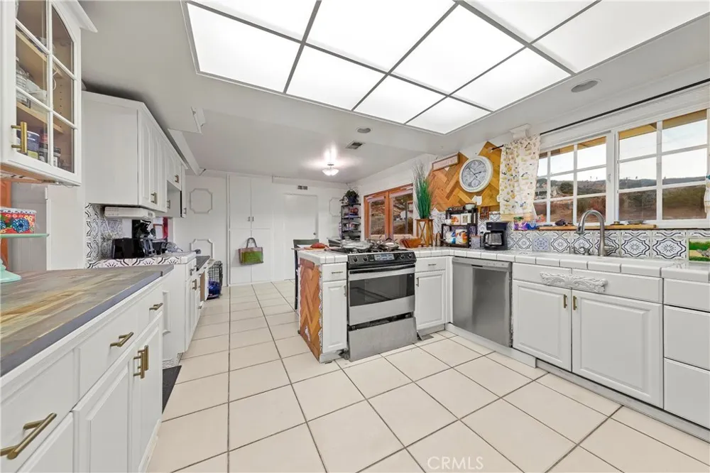 1032 W Avenue S14 Palmdale, CA 93551