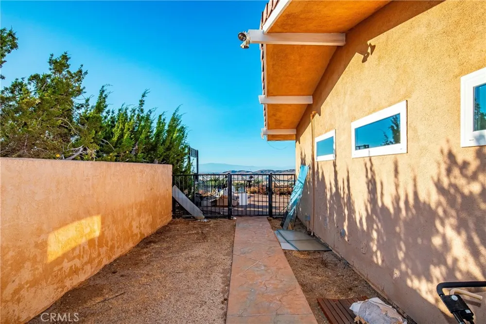 1032 W Avenue S14 Palmdale, CA 93551