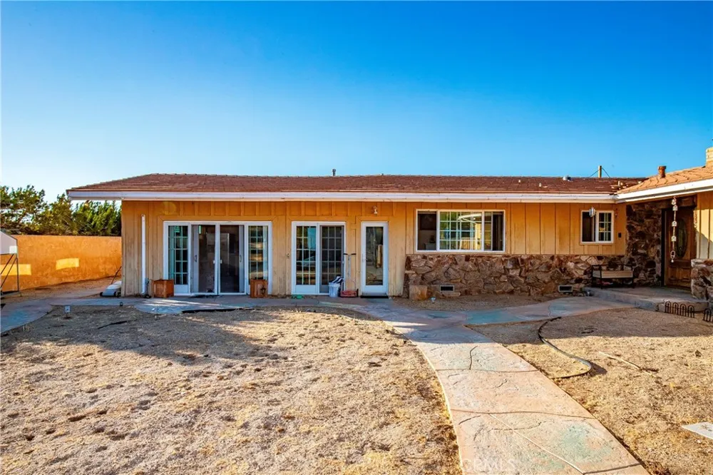 1032 W Avenue S14 Palmdale, CA 93551