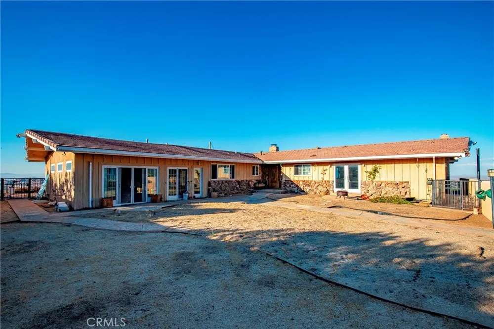 1032 W Avenue S14 Palmdale, CA 93551