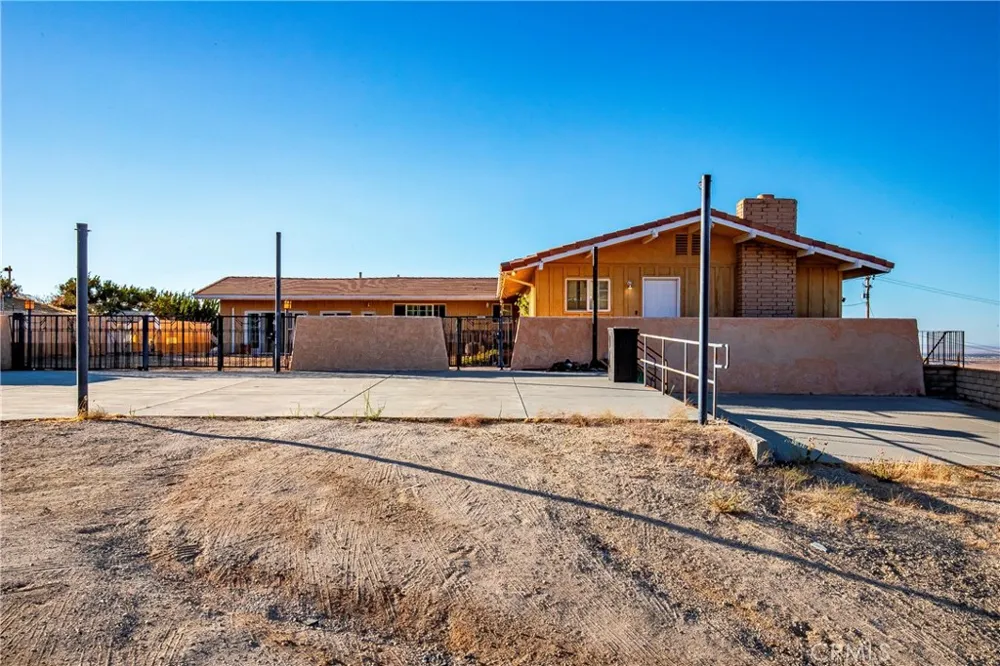 1032 W Avenue S14 Palmdale, CA 93551