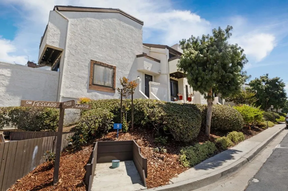 2287 Caminito Pasada #101 San Diego, CA 92107