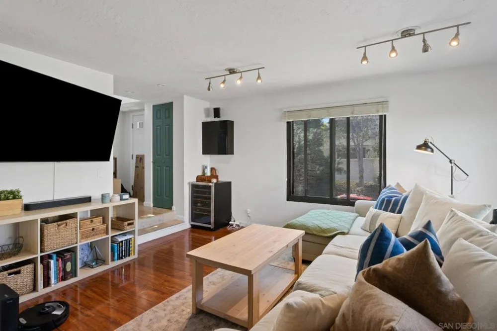 2287 Caminito Pasada #101 San Diego, CA 92107