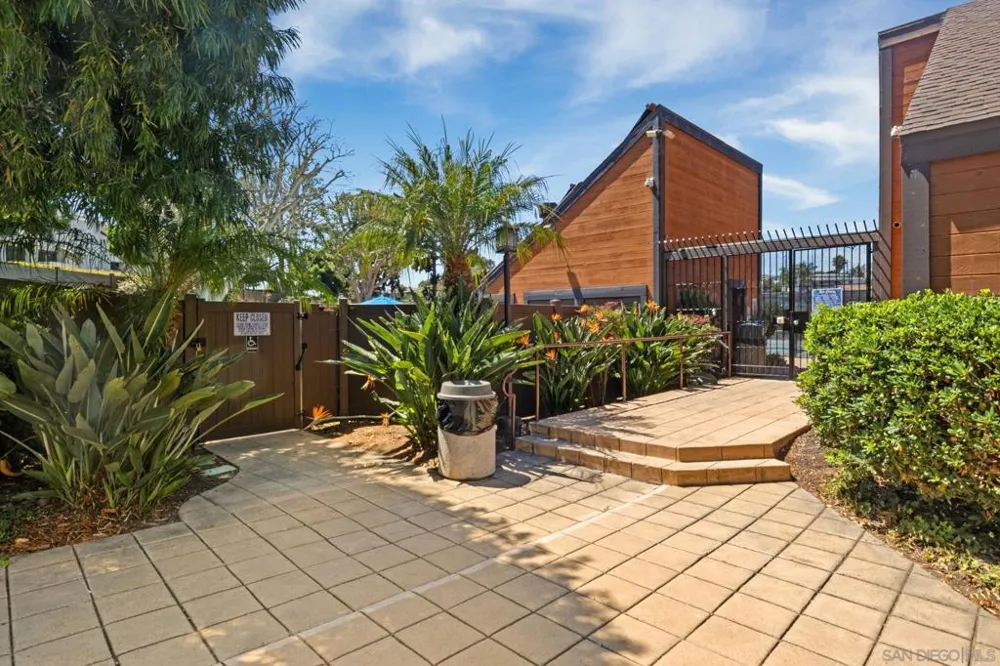 2287 Caminito Pasada #101 San Diego, CA 92107