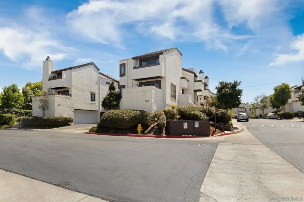 2287 Caminito Pasada #101 San Diego, CA 92107
