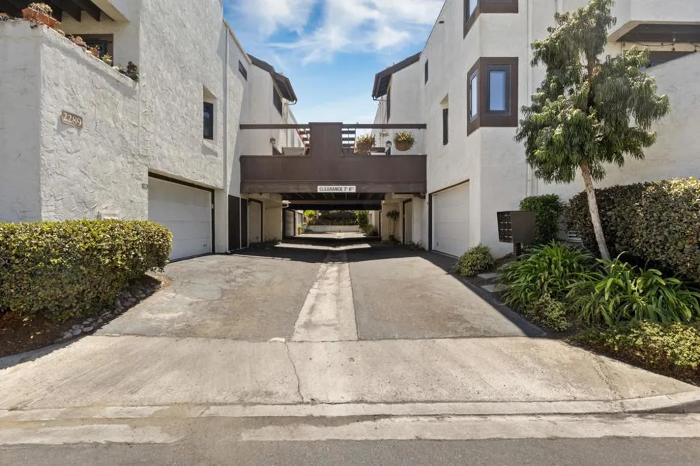 2287 Caminito Pasada #101 San Diego, CA 92107