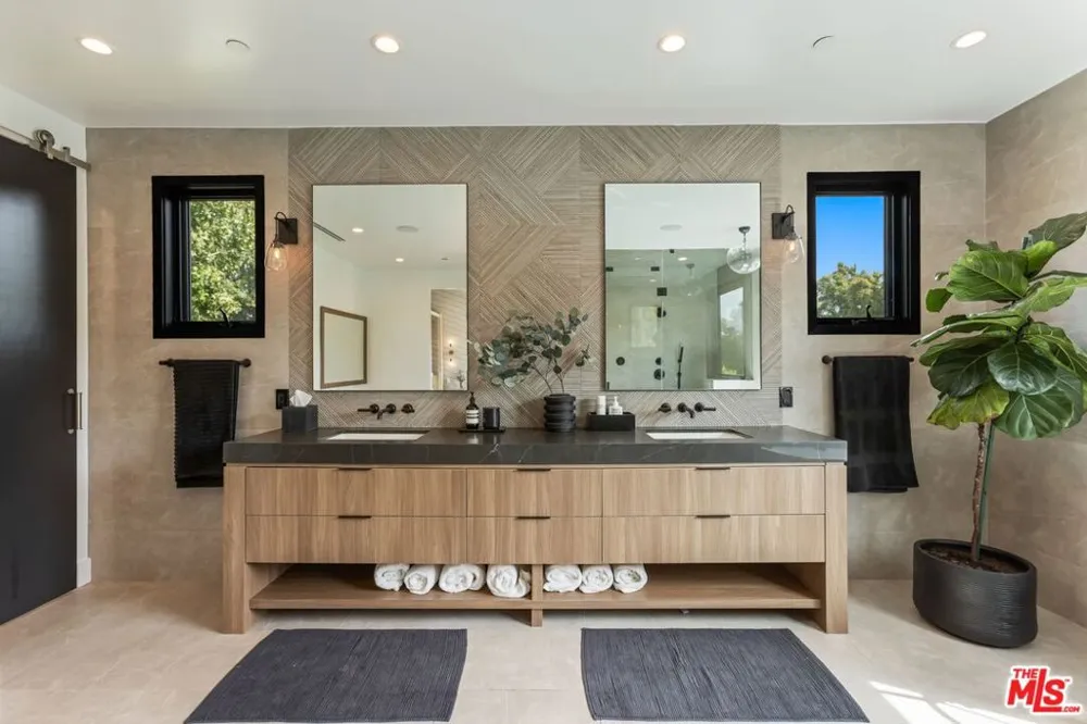 18938 Wells Drive Tarzana, CA 91356