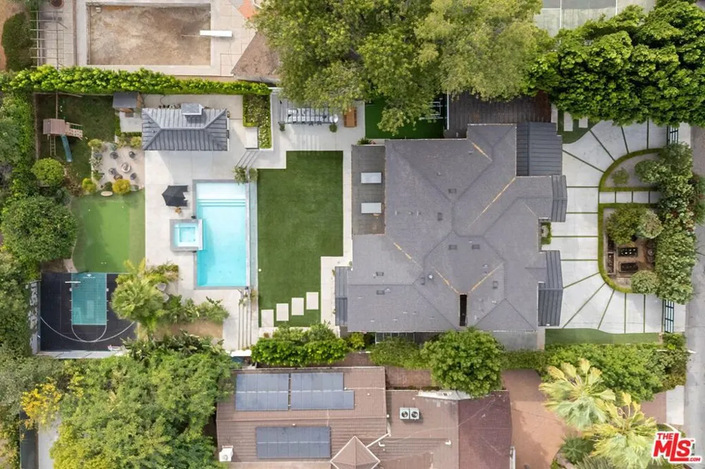 18938 Wells Drive Tarzana, CA 91356