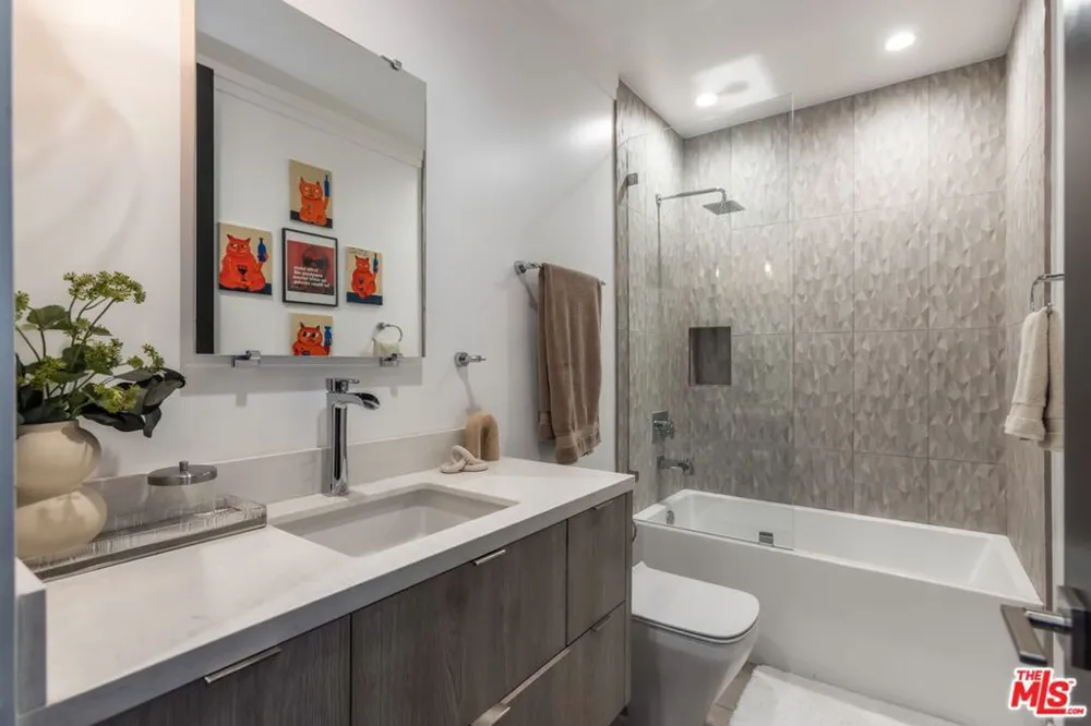 18938 Wells Drive Tarzana, CA 91356
