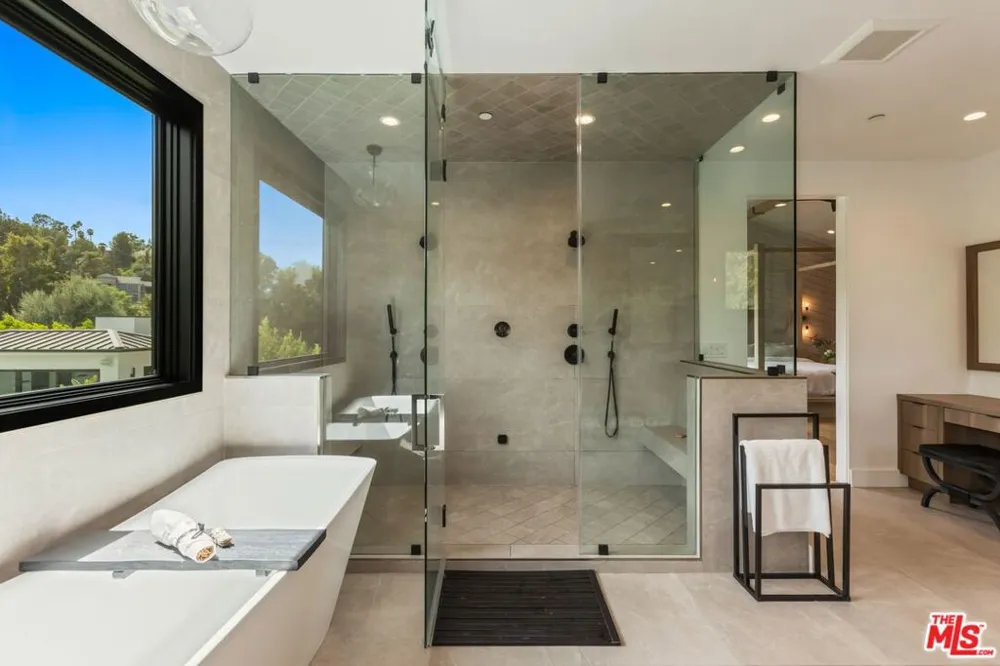18938 Wells Drive Tarzana, CA 91356