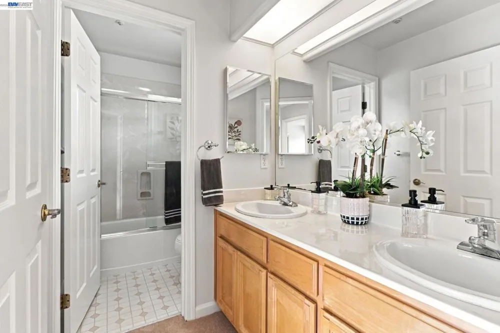 30898 Cambridge Way Union City, CA 94587