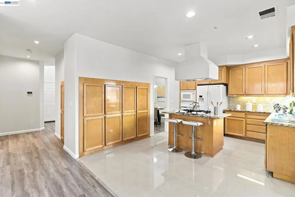 30898 Cambridge Way Union City, CA 94587