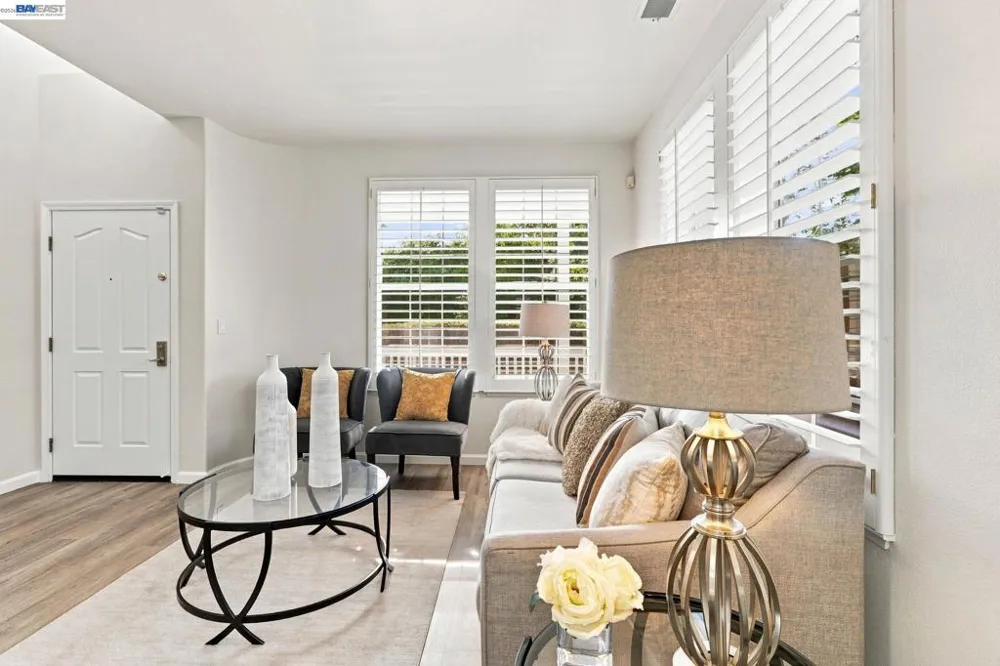 30898 Cambridge Way Union City, CA 94587