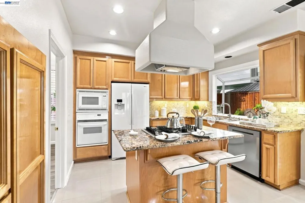 30898 Cambridge Way Union City, CA 94587