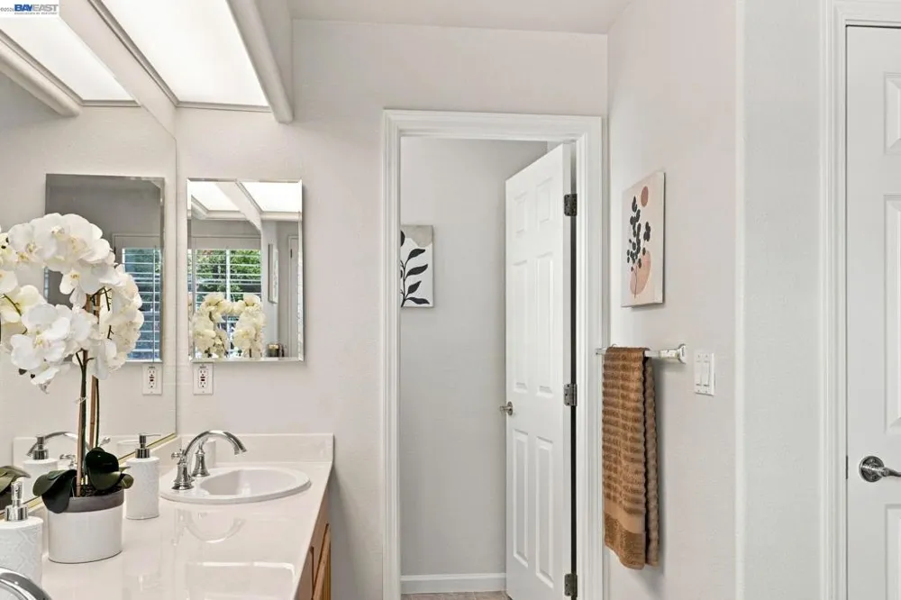 30898 Cambridge Way Union City, CA 94587