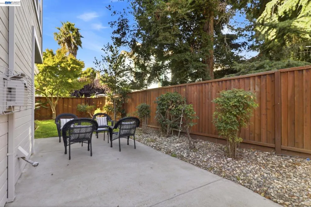 30898 Cambridge Way Union City, CA 94587