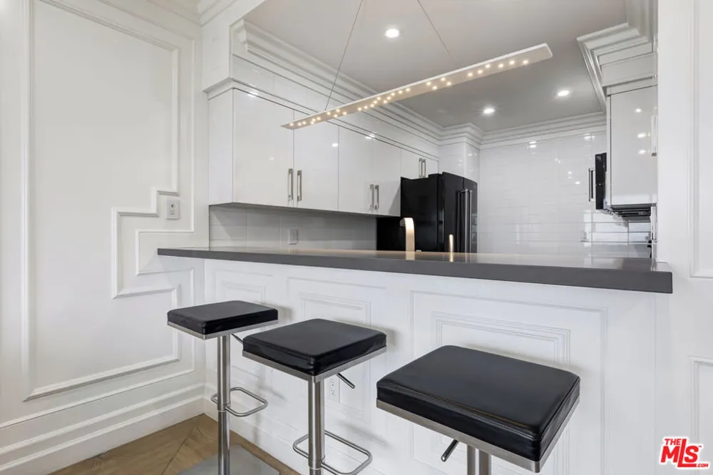 1155 La Cienega Boulevard #1110 West Hollywood, CA 90069