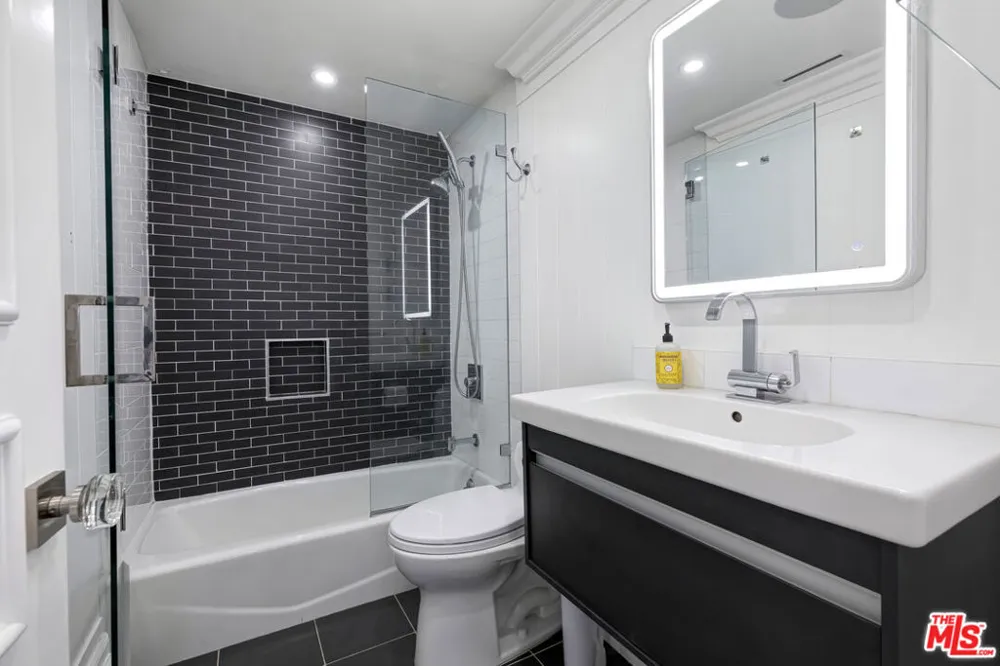 1155 La Cienega Boulevard #1110 West Hollywood, CA 90069