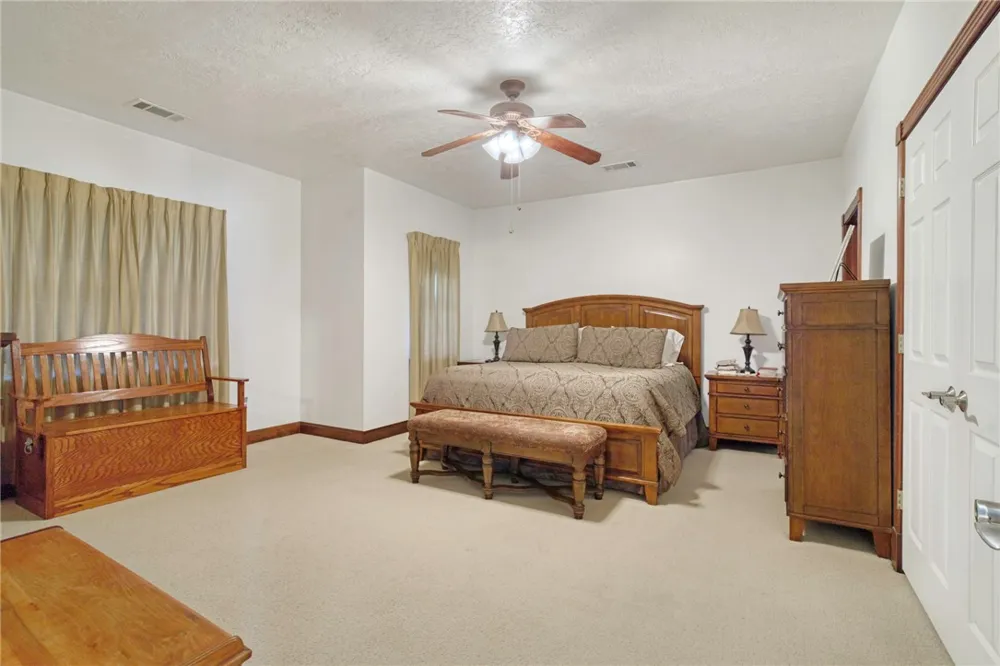 26 Woodland Hills Dr Drive Huntsville, TX 77320