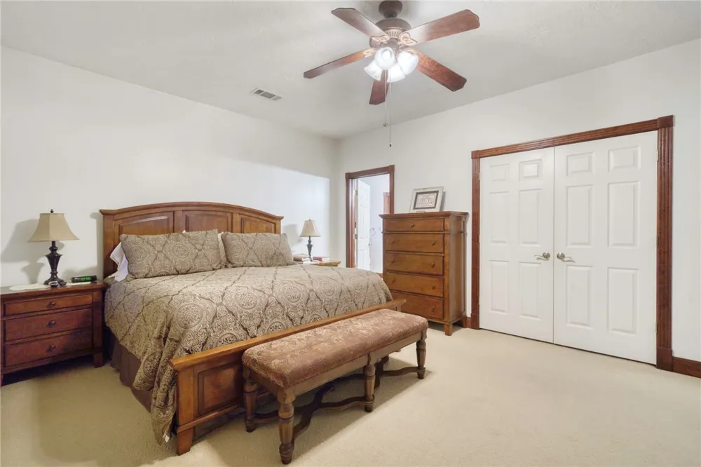 26 Woodland Hills Dr Drive Huntsville, TX 77320