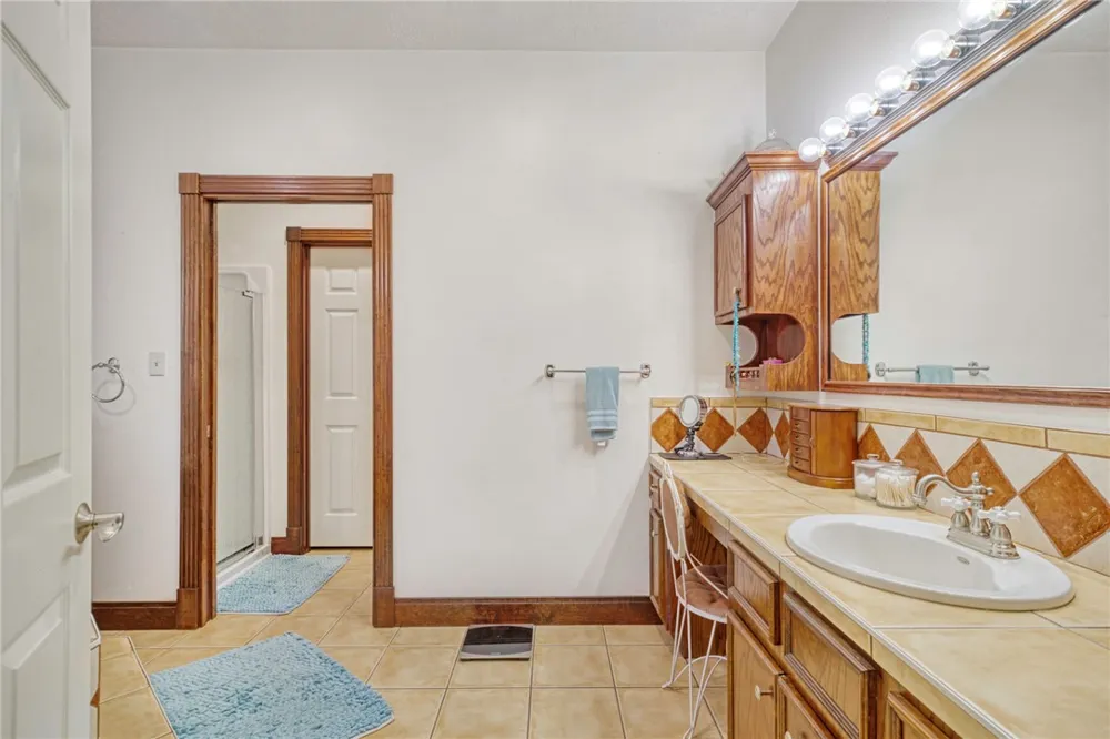 26 Woodland Hills Dr Drive Huntsville, TX 77320