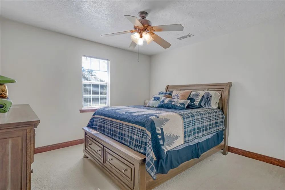 26 Woodland Hills Dr Drive Huntsville, TX 77320