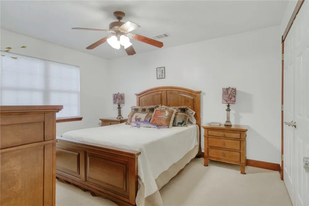 26 Woodland Hills Dr Drive Huntsville, TX 77320