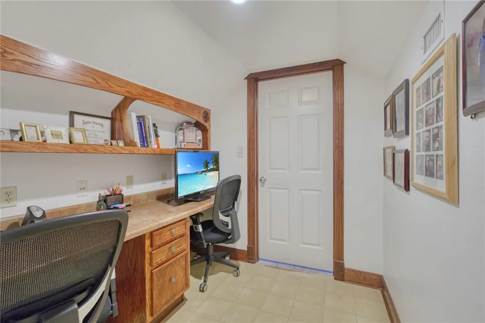 26 Woodland Hills Dr Drive Huntsville, TX 77320